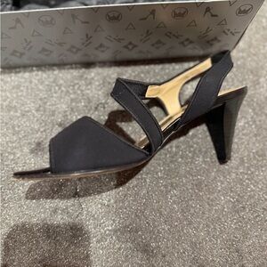 Peter Kaiser excellent condition. Sling back Vintage shoes.